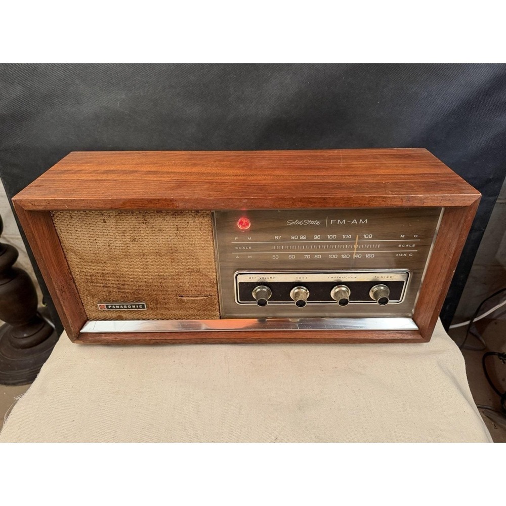 Vintage Panasonic RE-756 Solid State AM‎ FM Radio Wood Cabinet Japan